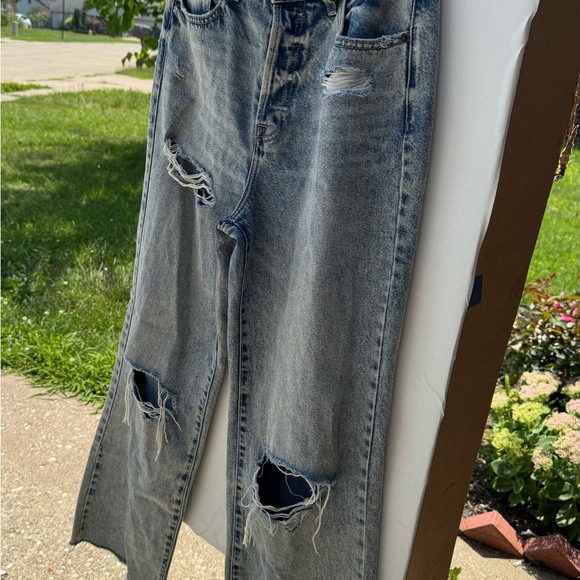 High Rise Distressed Jeans - Blue - Picture 2 of 8